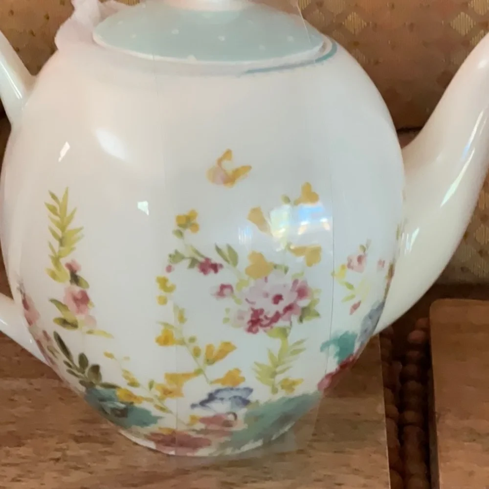 Grace Pantry Roses & Flowers w Polka Dots Tea Pot